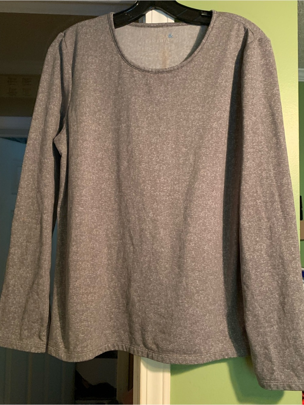 Croft & Barrow Heather Gray Long Sleeve Scoop Neck Top/“Small”